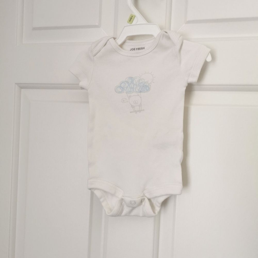 5/$10 Joe fresh onesie size 0-3 m